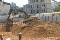 بالصور: شركة بئمونة الاستيطانية تباشر بوضع حجر الأساس لمستوطنة جديدة في حي العجمي